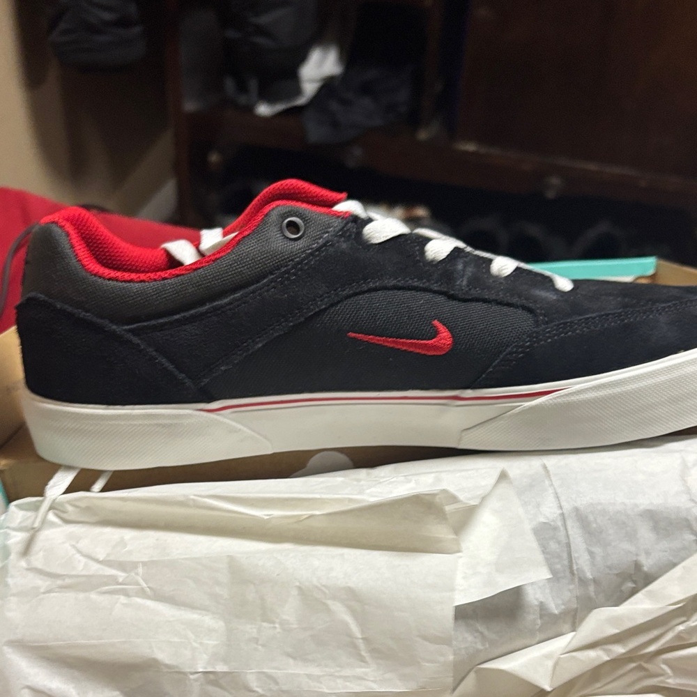 Nike Men's Black and Red Casual Sneakers Nike sb size 10.5 men’s
